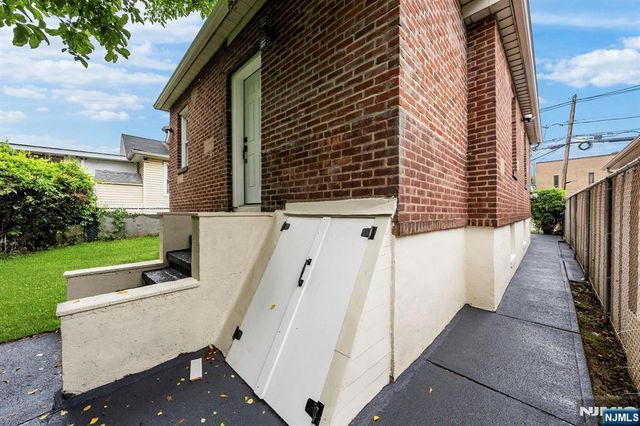 484 Sylvan Street, Saddle Brook, NJ 07663