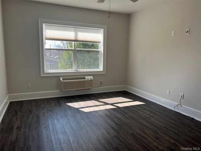 11 Farries Avenue 209, Florida, NY 10921