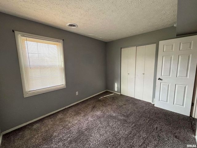 2218 Emerald Drive, Davenport, IA 52804