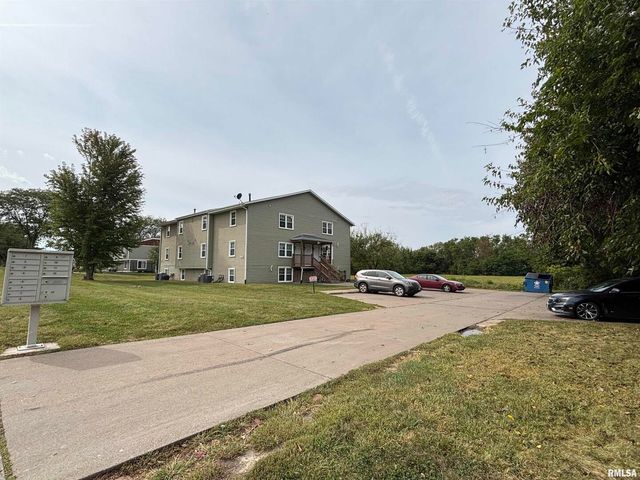 2218 Emerald Drive, Davenport, IA 52804