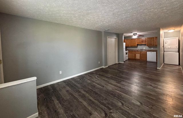 2218 Emerald Drive, Davenport, IA 52804