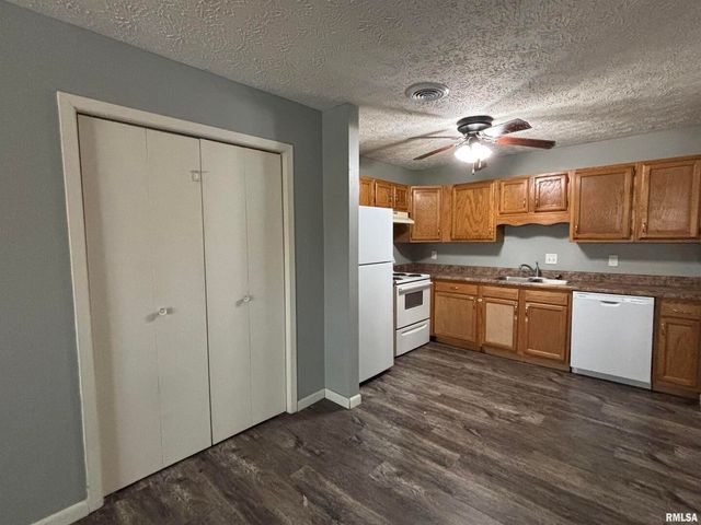 2218 Emerald Drive, Davenport, IA 52804