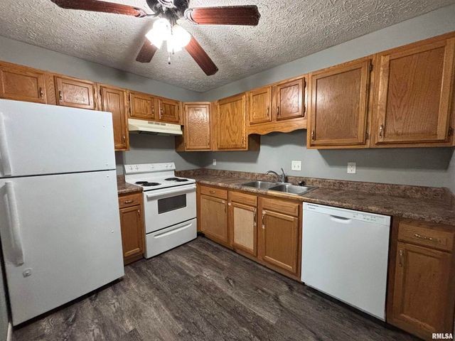 2218 Emerald Drive, Davenport, IA 52804