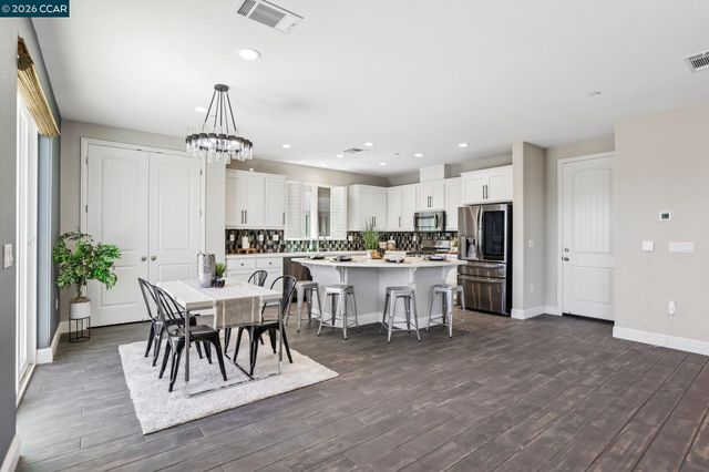 2565 Modena Dr, Pittsburg, CA 94565
