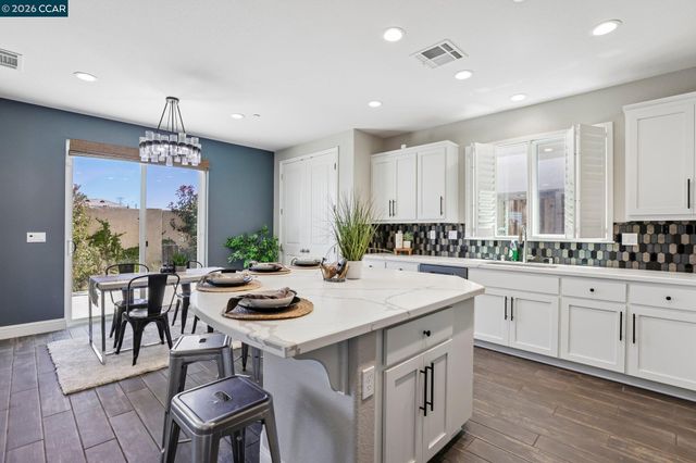 2565 Modena Dr, Pittsburg, CA 94565