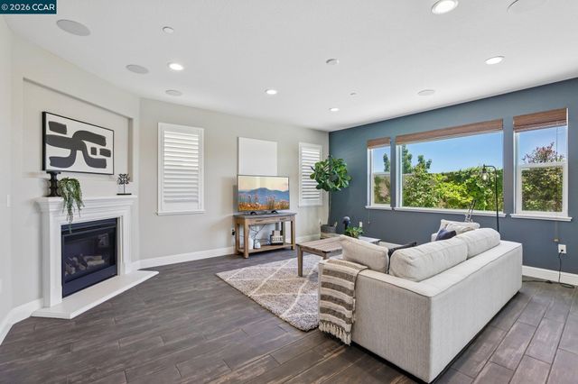 2565 Modena Dr, Pittsburg, CA 94565