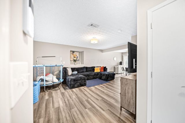 1392 Hepatica Street, Blacklick, OH 43004