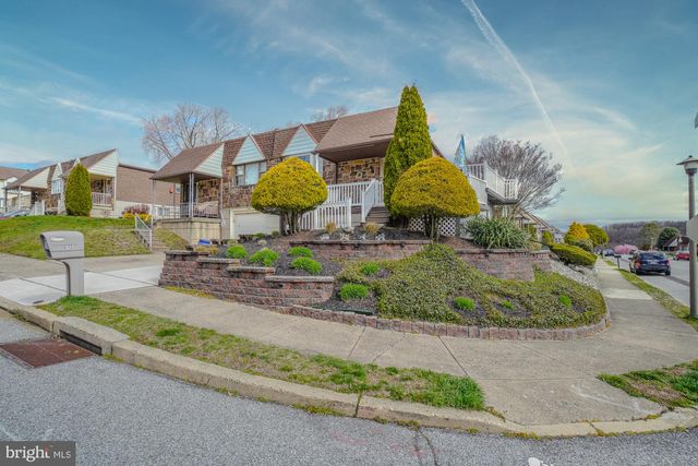 1231 HEMLOCK DR, Philadelphia, PA 19116