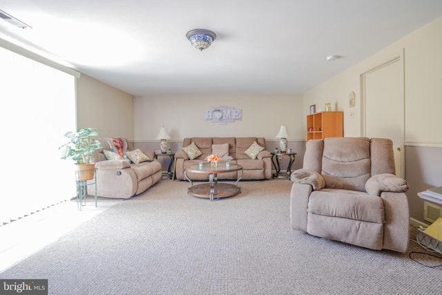 1231 HEMLOCK DR, Philadelphia, PA 19116