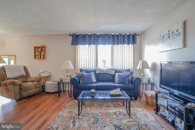1231 HEMLOCK DR, Philadelphia, PA 19116