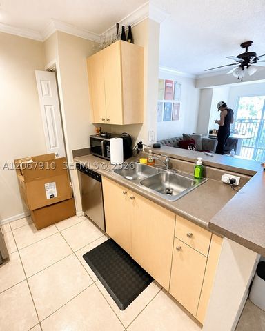 2457 Centergate Dr 203, Miramar, FL 33025