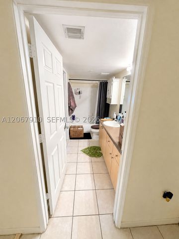 2457 Centergate Dr 203, Miramar, FL 33025