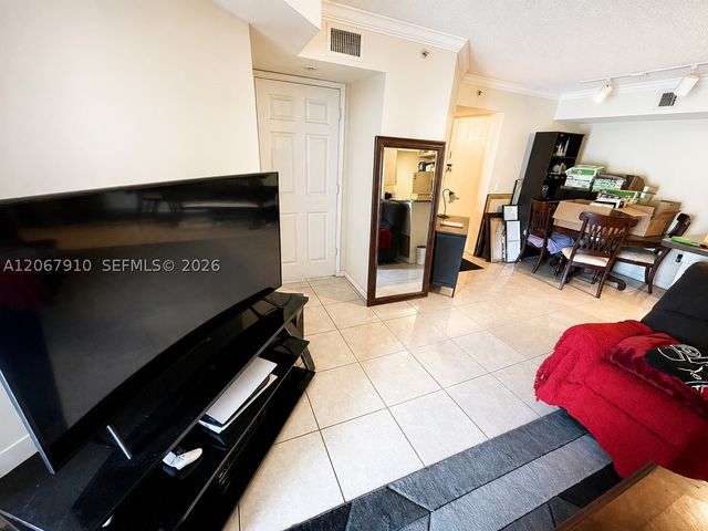 2457 Centergate Dr 203, Miramar, FL 33025