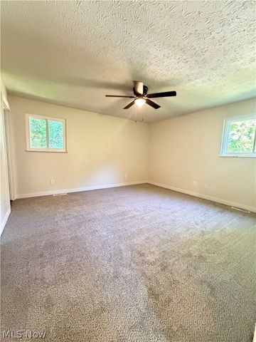 60 Canterbury Drive, Parkersburg, WV 26104