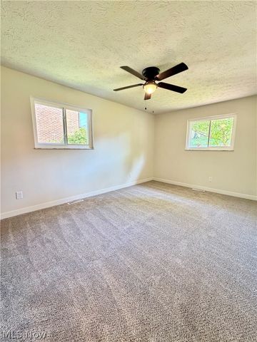 60 Canterbury Drive, Parkersburg, WV 26104