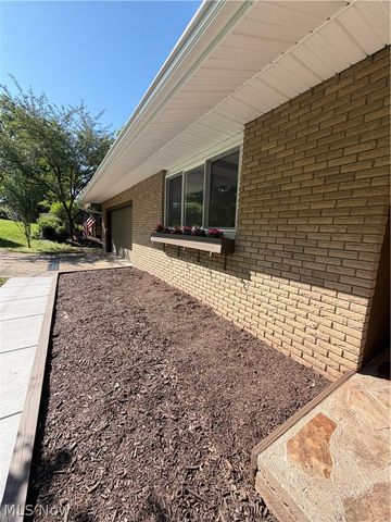 60 Canterbury Drive, Parkersburg, WV 26104