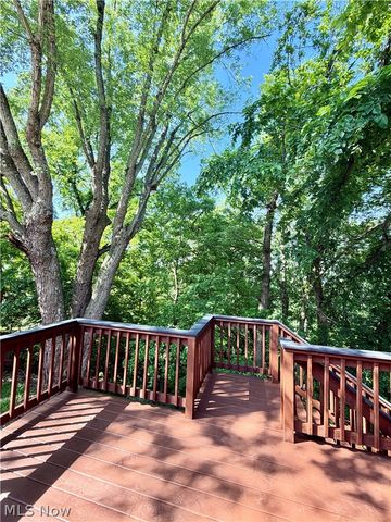 60 Canterbury Drive, Parkersburg, WV 26104