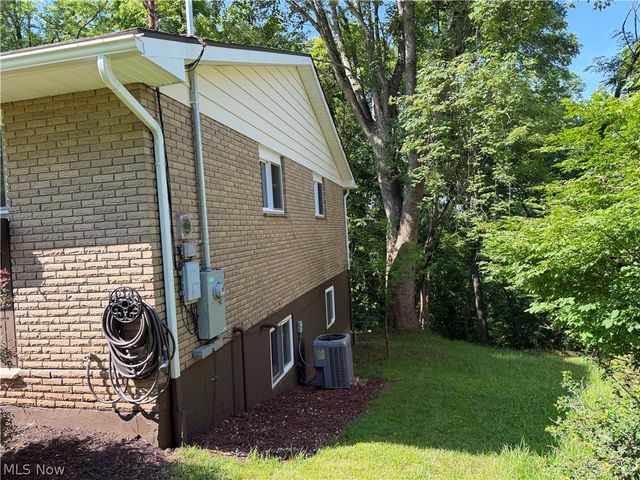 60 Canterbury Drive, Parkersburg, WV 26104