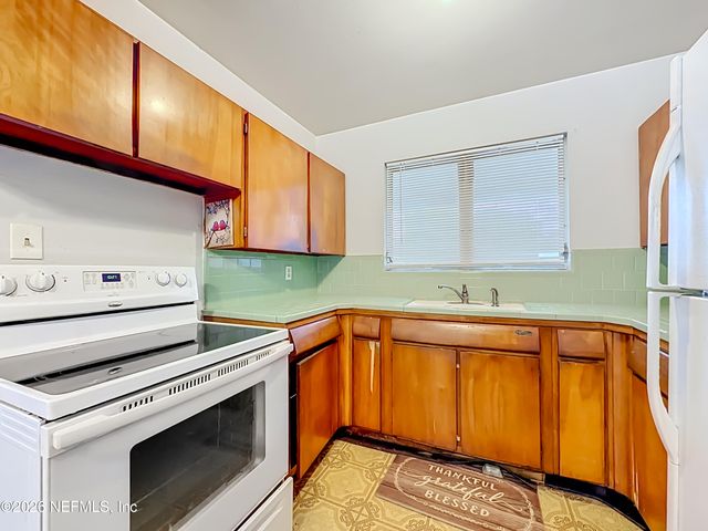 8146 LA MARNE Drive, Jacksonville, FL 32221