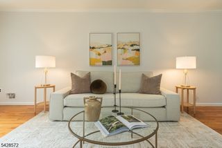 5 Robin Hill Rd, North Caldwell Boro, NJ 07006