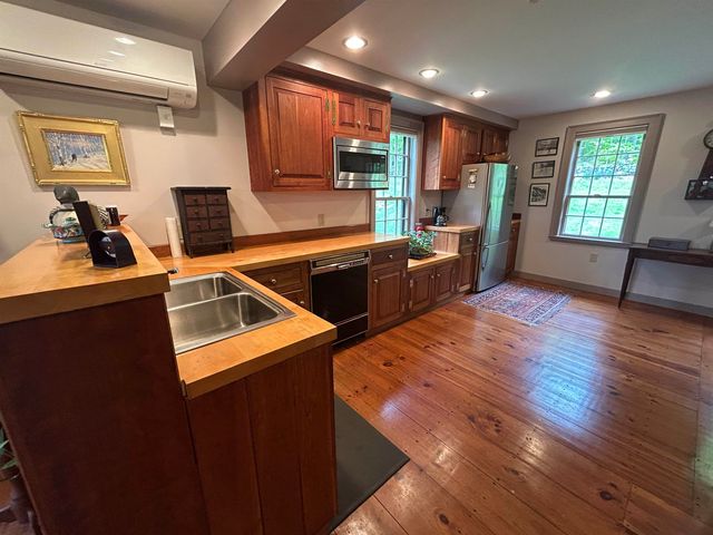 50 Moulton Ridge Road, Kensington, NH 03833