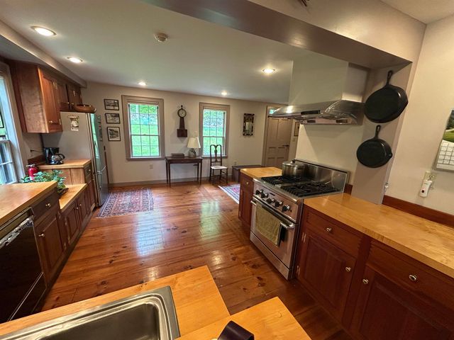 50 Moulton Ridge Road, Kensington, NH 03833