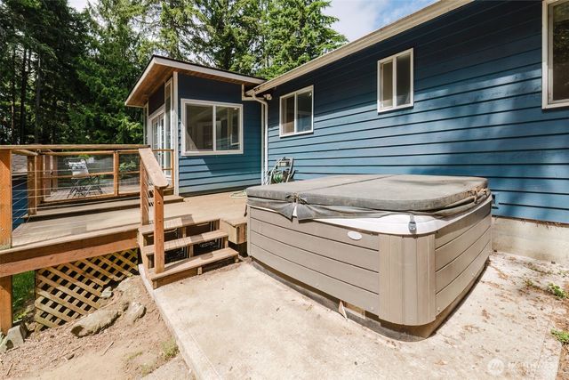 7685 NE Harbor View Drive, Poulsbo, WA 98370