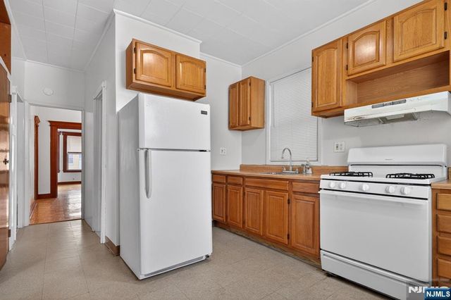 176 Boyd Avenue, Jersey City, NJ 07304