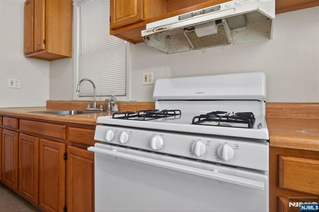 176 Boyd Avenue, Jersey City, NJ 07304