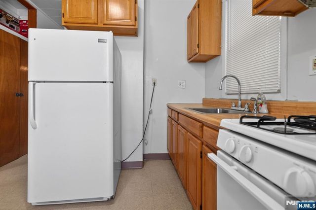 176 Boyd Avenue, Jersey City, NJ 07304