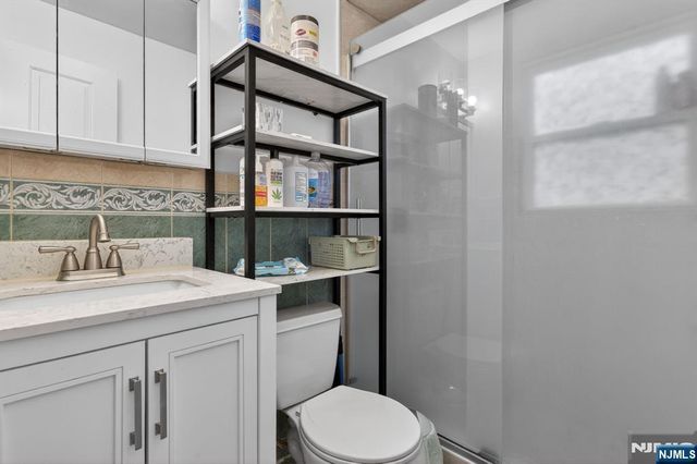 176 Boyd Avenue, Jersey City, NJ 07304