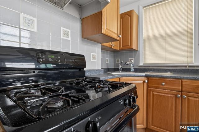 176 Boyd Avenue, Jersey City, NJ 07304