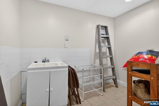 176 Boyd Avenue, Jersey City, NJ 07304
