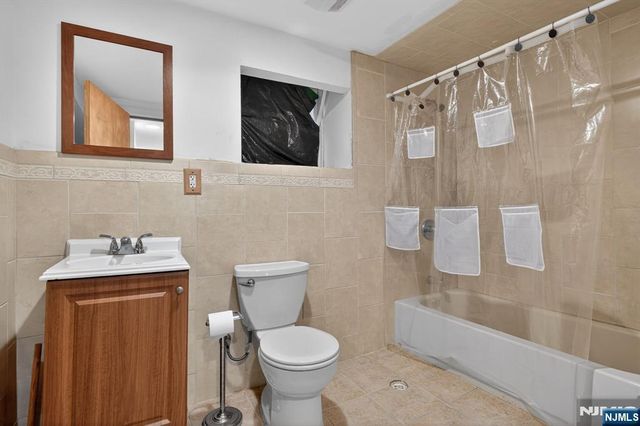 176 Boyd Avenue, Jersey City, NJ 07304
