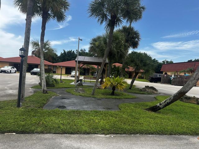 5933 FOREST HILL Boulevard 3, West Palm Beach, FL 33415