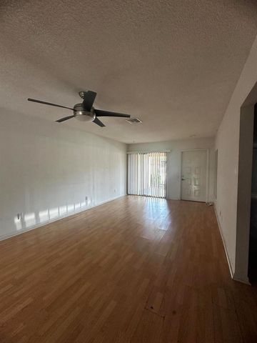5933 FOREST HILL Boulevard 3, West Palm Beach, FL 33415