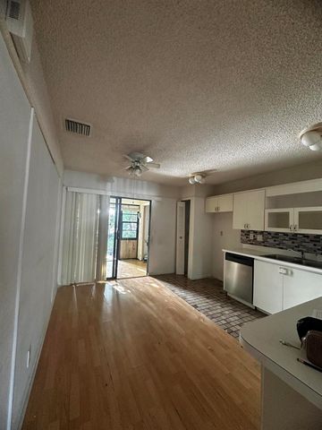 5933 FOREST HILL Boulevard 3, West Palm Beach, FL 33415
