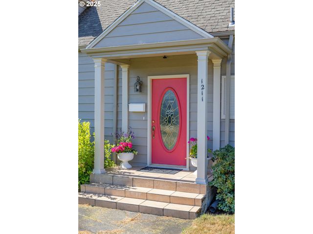 1211 FAIRVIEW St, Myrtle Point, OR 97458