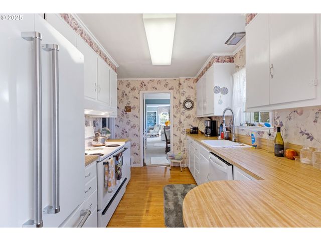 1211 FAIRVIEW St, Myrtle Point, OR 97458