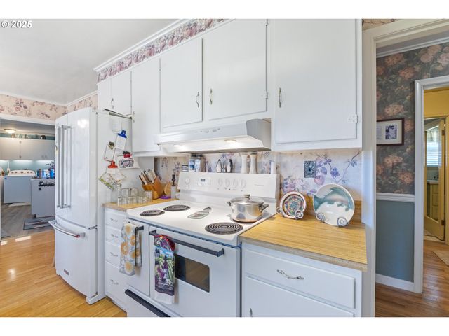 1211 FAIRVIEW St, Myrtle Point, OR 97458