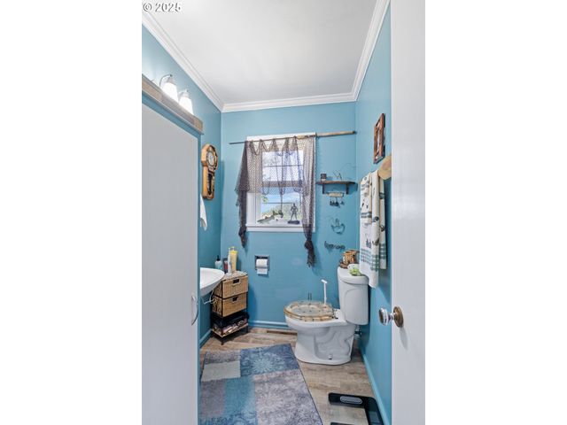 1211 FAIRVIEW St, Myrtle Point, OR 97458