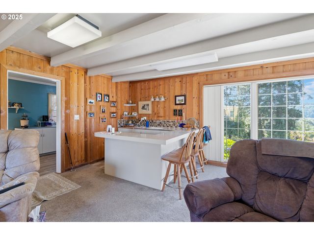 1211 FAIRVIEW St, Myrtle Point, OR 97458