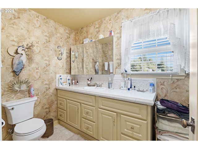 1211 FAIRVIEW St, Myrtle Point, OR 97458