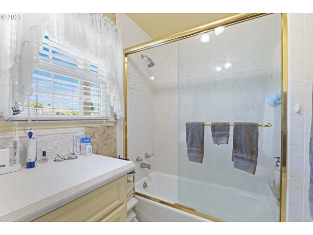 1211 FAIRVIEW St, Myrtle Point, OR 97458