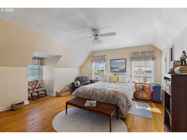 1211 FAIRVIEW St, Myrtle Point, OR 97458