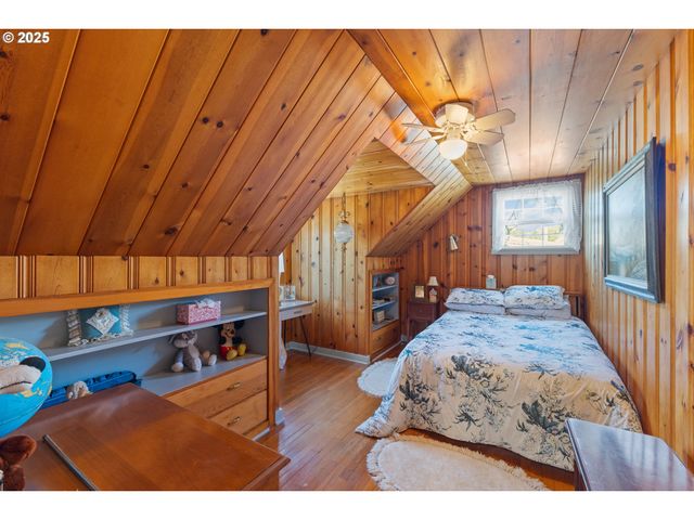 1211 FAIRVIEW St, Myrtle Point, OR 97458