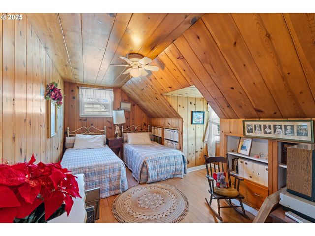 1211 FAIRVIEW St, Myrtle Point, OR 97458