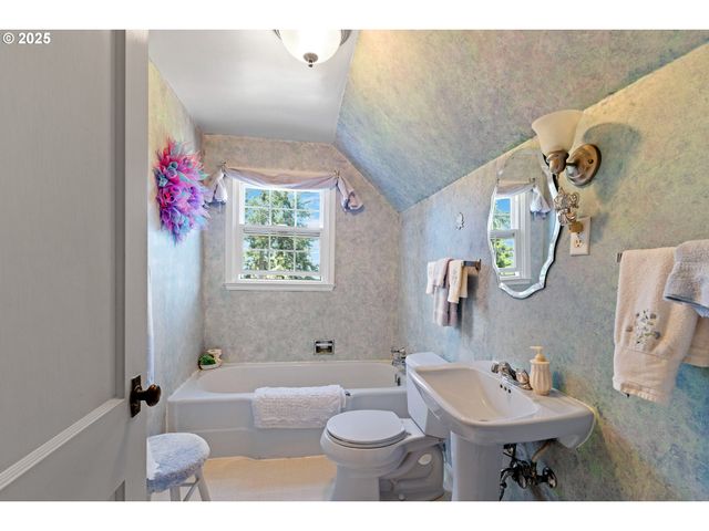 1211 FAIRVIEW St, Myrtle Point, OR 97458