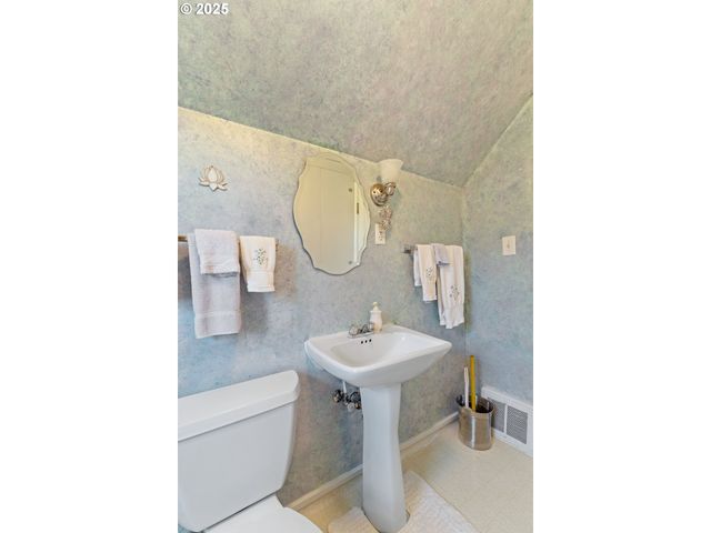 1211 FAIRVIEW St, Myrtle Point, OR 97458