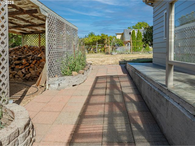 1211 FAIRVIEW St, Myrtle Point, OR 97458